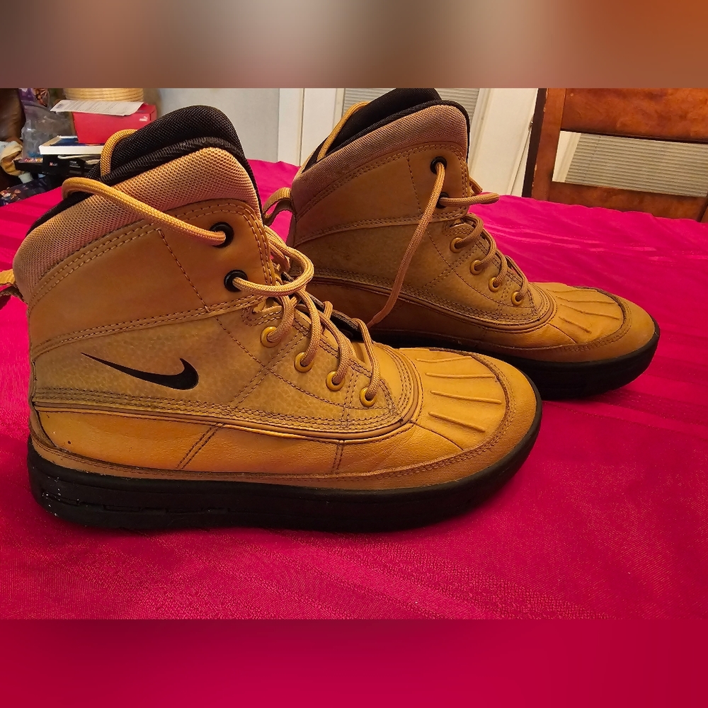 Nike Big kids Woodside 6.5Y Boots Wheat 542872 703